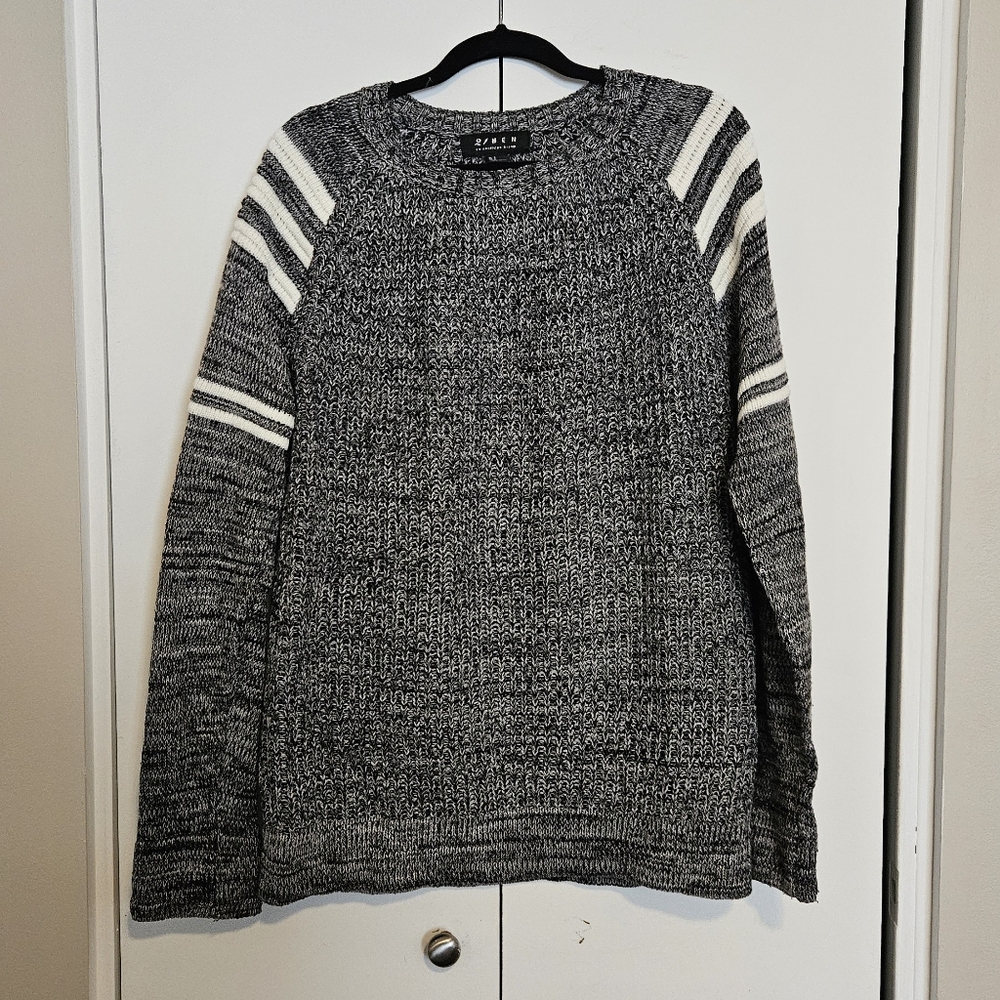 🌺 Forever 21 Gray and White Crewneck Sweater